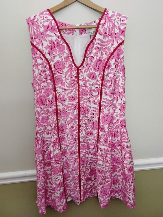 Adelyn Rae Dresses & Skirts - Adelyn Rae Pink Floral Sleeveless V-Neck Dress Large